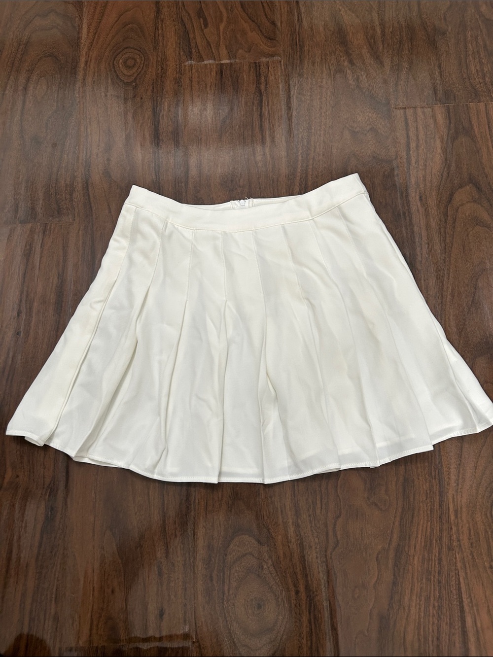 Urban Daizy Pleated White Mini Skirt - Classic Tennis Style
